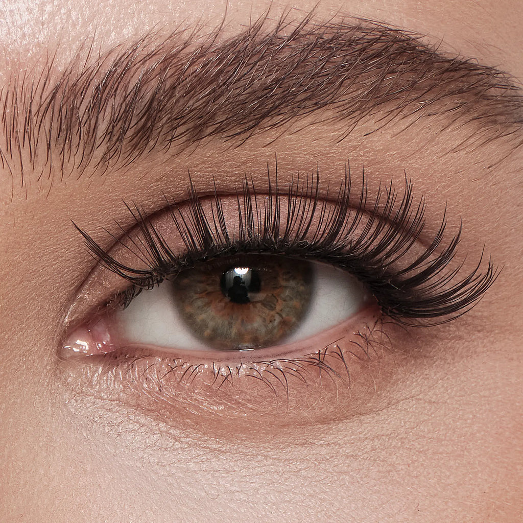 Aura Black – Soft Glow Lashes